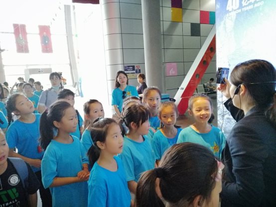D:\儿子资料\小学\三年级\新闻稿\7月20科技馆参观\IMG_4810.JPG