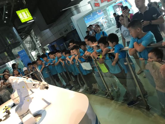 D:\儿子资料\小学\三年级\新闻稿\7月20科技馆参观\IMG_4749.JPG