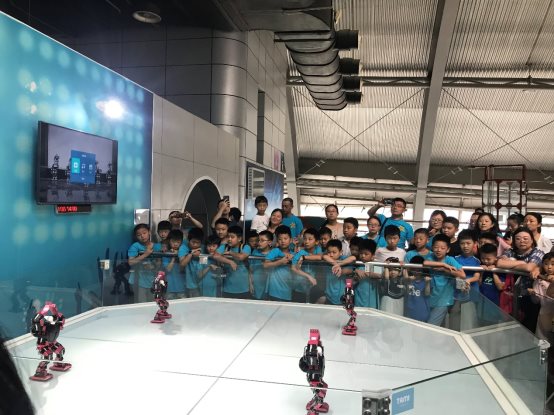 D:\儿子资料\小学\三年级\新闻稿\7月20科技馆参观\IMG_4759.JPG