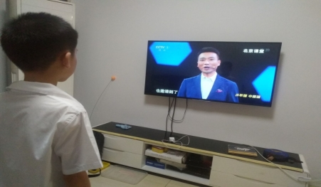C:\Users\Administrator\Desktop\二2班管理\二2活动照片留存\CCTV-1观看《开学第一课》\%UL{ETA~S`2D{O]I1OMS0@T.jpg