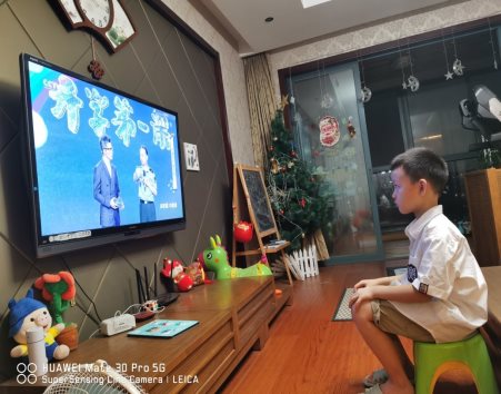 C:\Users\Administrator\Desktop\二2班管理\二2活动照片留存\CCTV-1观看《开学第一课》\X)8`$TWL`HFRLNC)II~{[6I.jpg