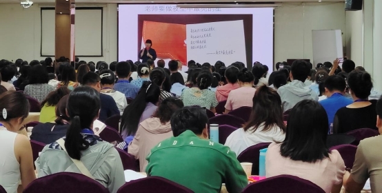 会议室里的人们&#xA;&#xA;AI 生成的内容可能不正确。