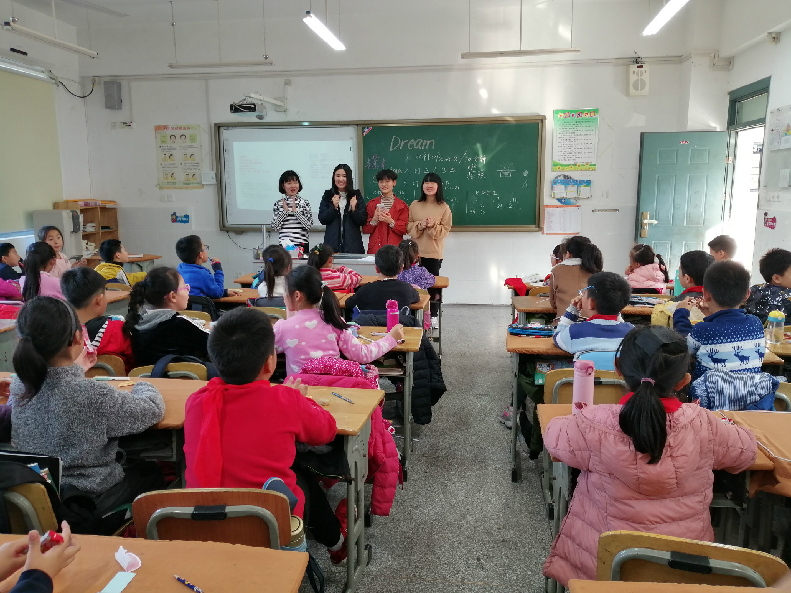 大学生2.jpg