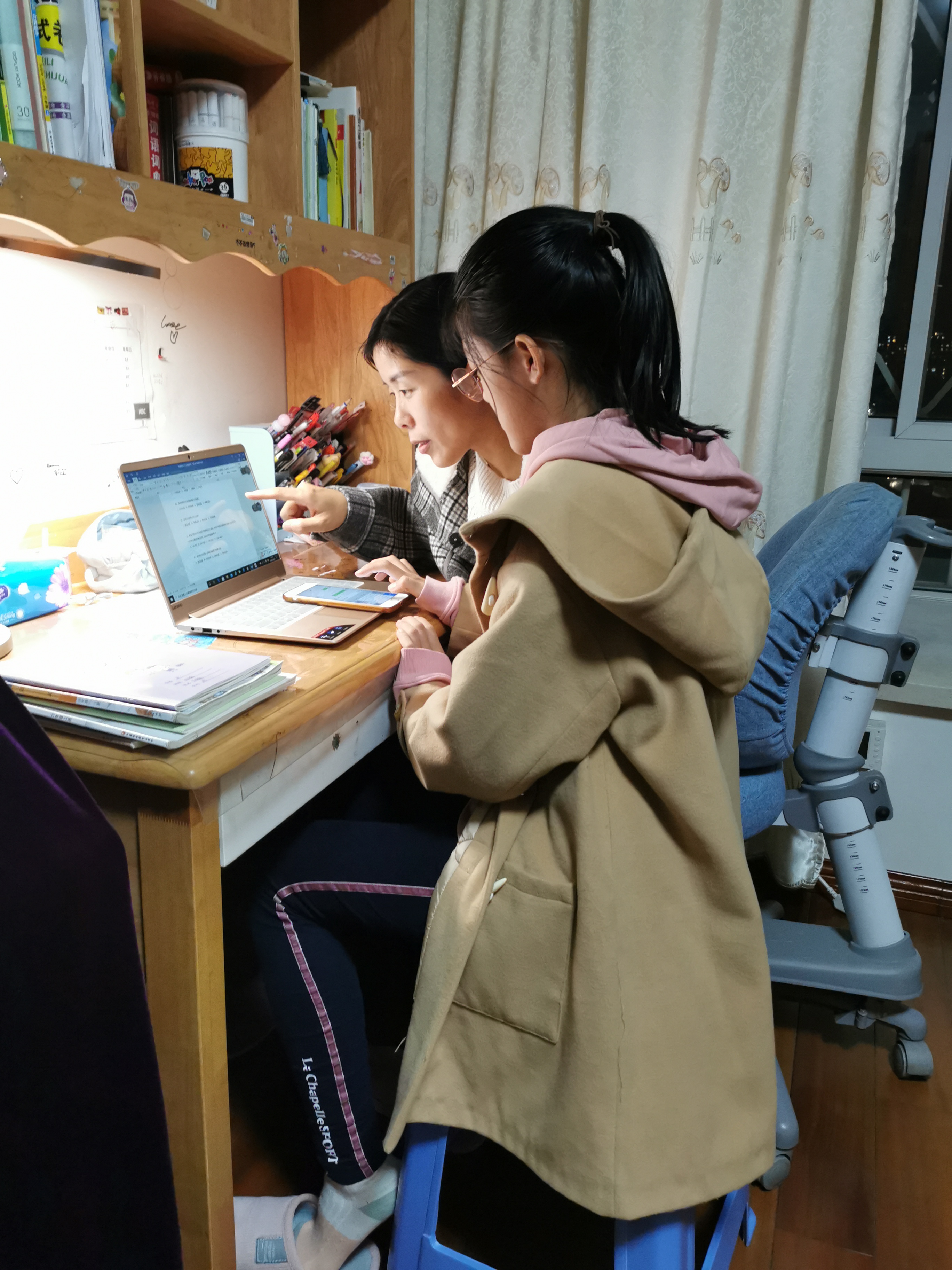 C:\Users\huxue\Desktop\六6垃圾分类照片.jpg